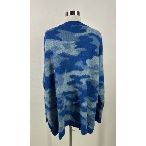 LOGO Lavish Cameo Cardigan - Picture 2 of 11